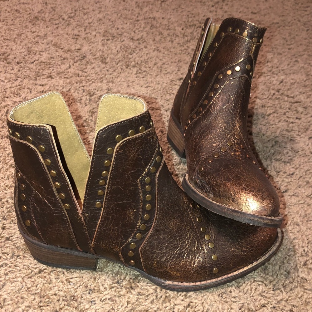 Very Volatile booties Sz 10